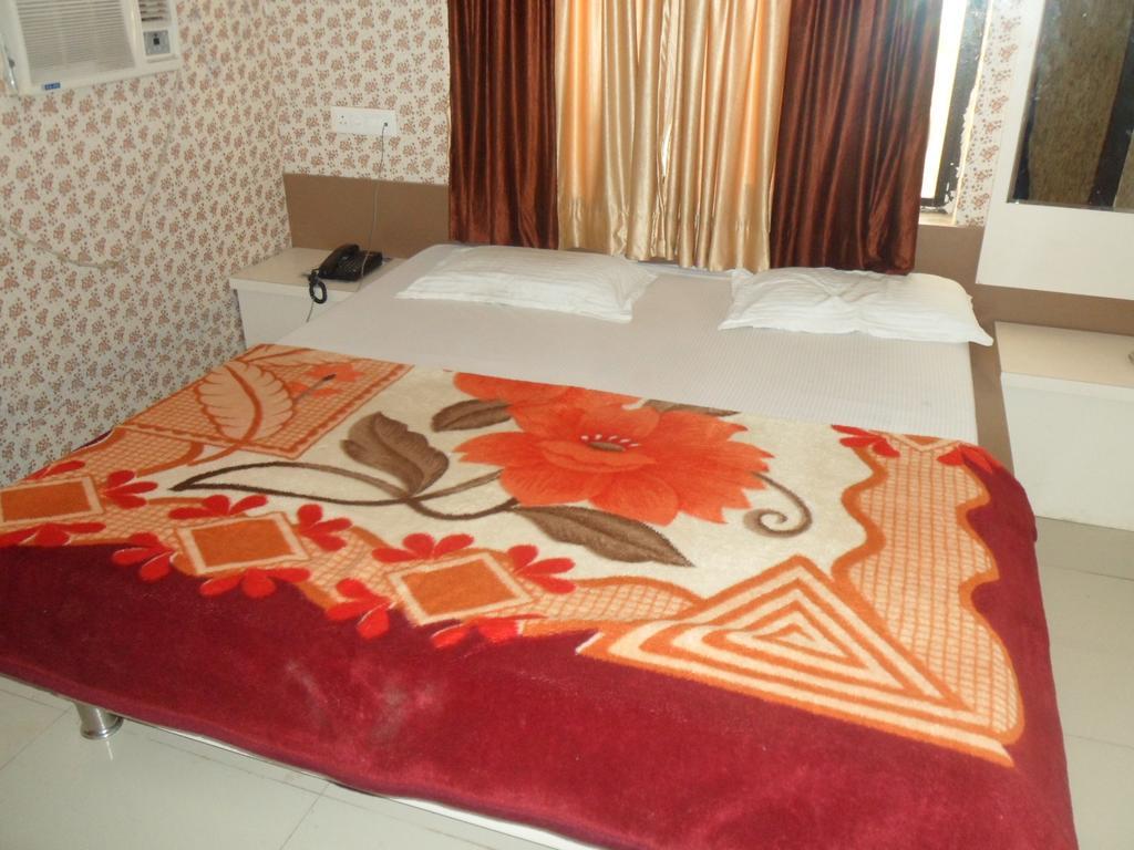 Hotel Raj Palace Dwārka Eksteriør bilde